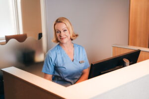 Hilde, medisinsk sekretaer og resepsjonist ved De Lange Legesenter